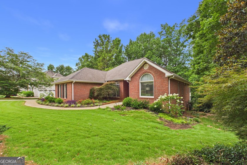 Welcome to this beautifully maintained home located in the - photo 4