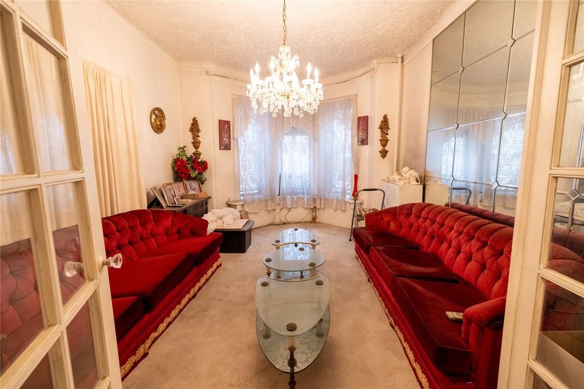 Investors take note: a rare opportunity to own a spacious - photo 4