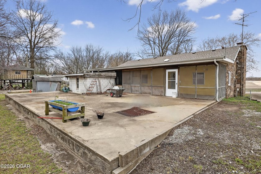 Welcome home to this solid 3-bedroom, 2.5-bath brick home - photo 5
