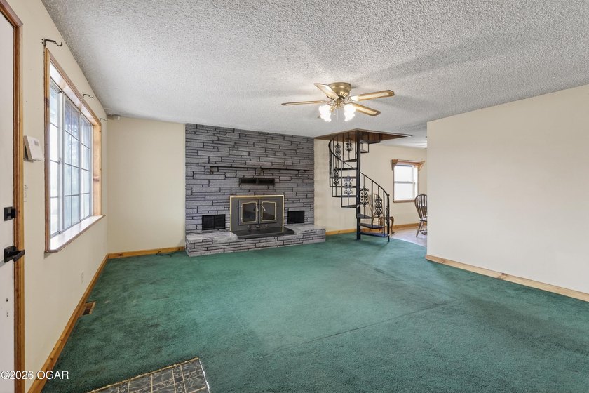 Welcome home to this solid 3-bedroom, 2.5-bath brick home - photo 6