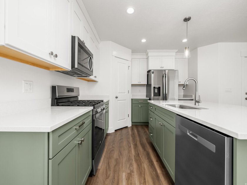 Hardly lived-in and move-in ready, this 4-bedroom, 2.5-bath home - photo 8