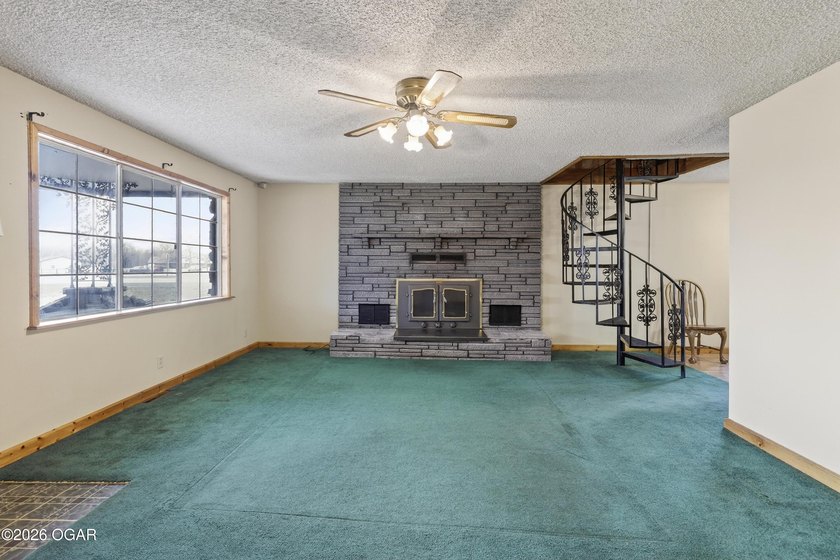 Welcome home to this solid 3-bedroom, 2.5-bath brick home - photo 9