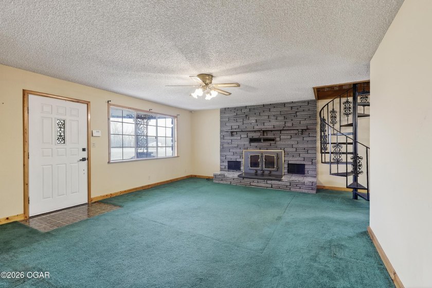 Welcome home to this solid 3-bedroom, 2.5-bath brick home - photo 10