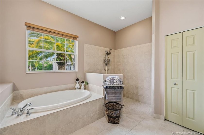 Welcome to Highlands Reserve, one of Palm City's most - photo 19