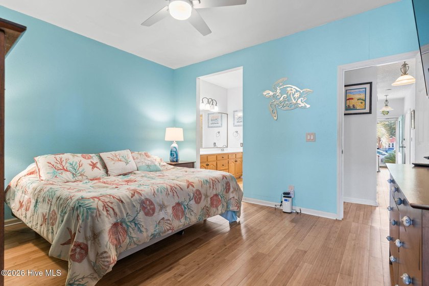 MOTIVATED SELLER! COMPLETELY FURNISHED coastal retreat where - photo 29