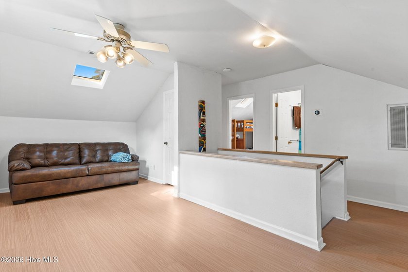 MOTIVATED SELLER! COMPLETELY FURNISHED coastal retreat where - photo 37