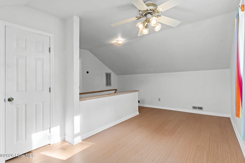 MOTIVATED SELLER! COMPLETELY FURNISHED coastal retreat where - photo 43
