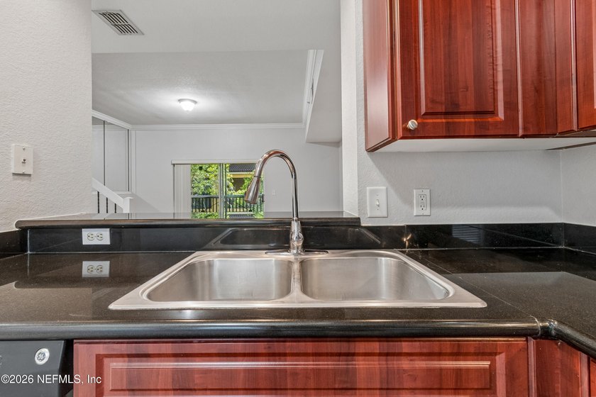 Priced below market! Move-in ready 2BR/2.5BA condo in Il - photo 11