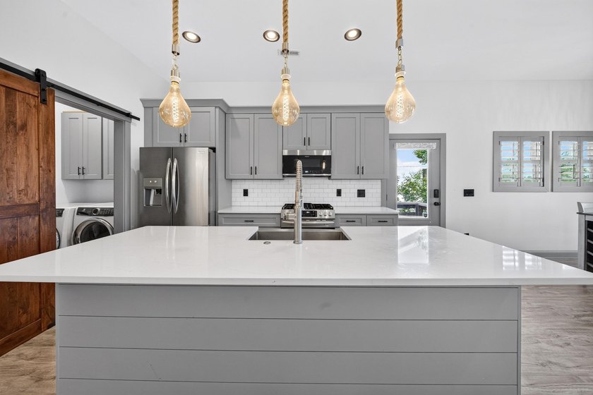 Experience uniquely spectacular views from this exceptional home - photo 18