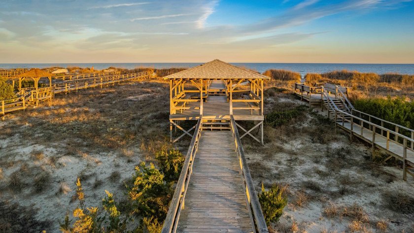 Experience uniquely spectacular views from this exceptional home - photo 50