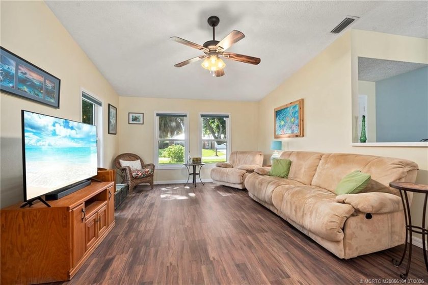 Beautiful 3-bedroom, 2-bath, 2-car garage POOL home in desirable - photo 12