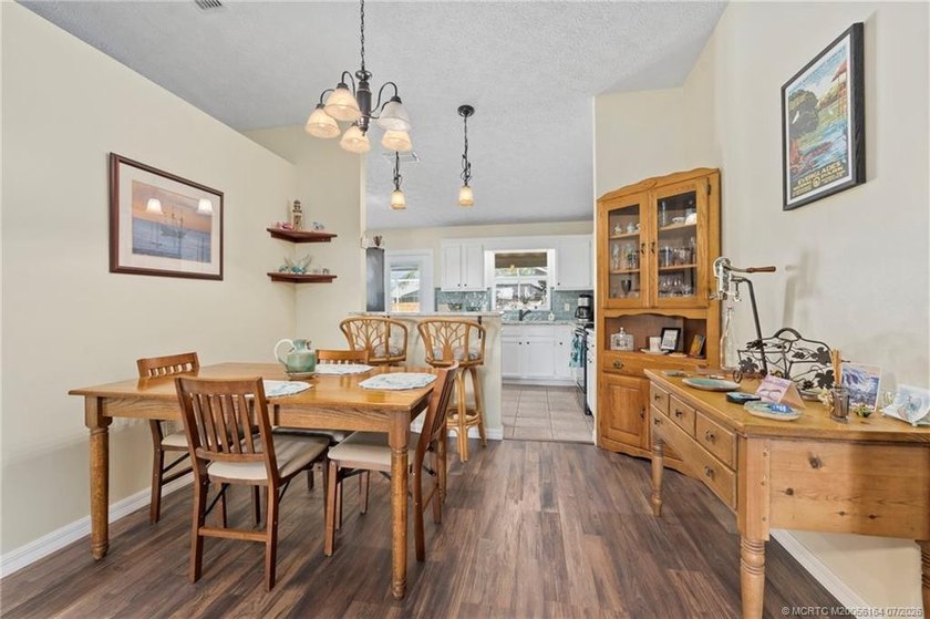 Beautiful 3-bedroom, 2-bath, 2-car garage POOL home in desirable - photo 14