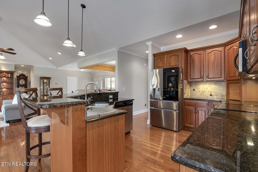 Welcome to 424 Wewoka Circle -- a stunning golf-front home - photo 17
