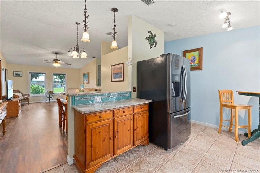 Beautiful 3-bedroom, 2-bath, 2-car garage POOL home in desirable - photo 19