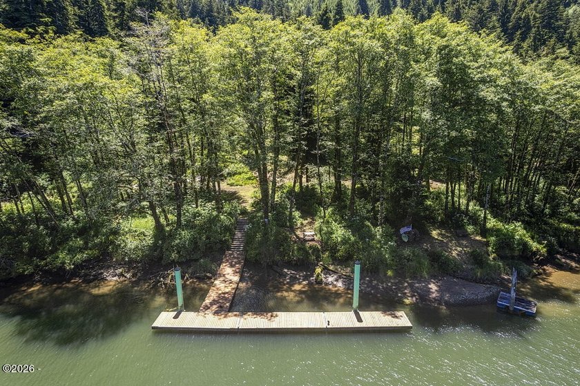 Exceptional 16.71-Acre Riverfront Retreat with spectacular 100+ - photo 3