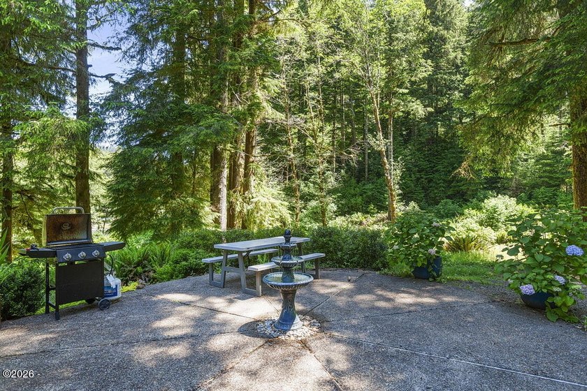 Exceptional 16.71-Acre Riverfront Retreat with spectacular 100+ - photo 9