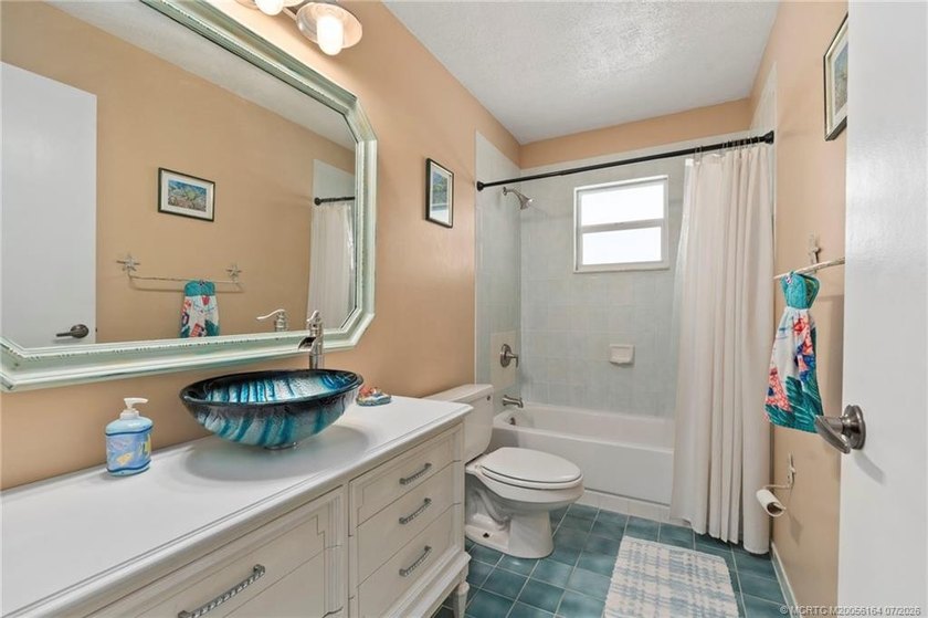 Beautiful 3-bedroom, 2-bath, 2-car garage POOL home in desirable - photo 29