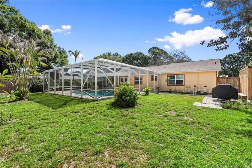 Beautiful 3-bedroom, 2-bath, 2-car garage POOL home in desirable - photo 35