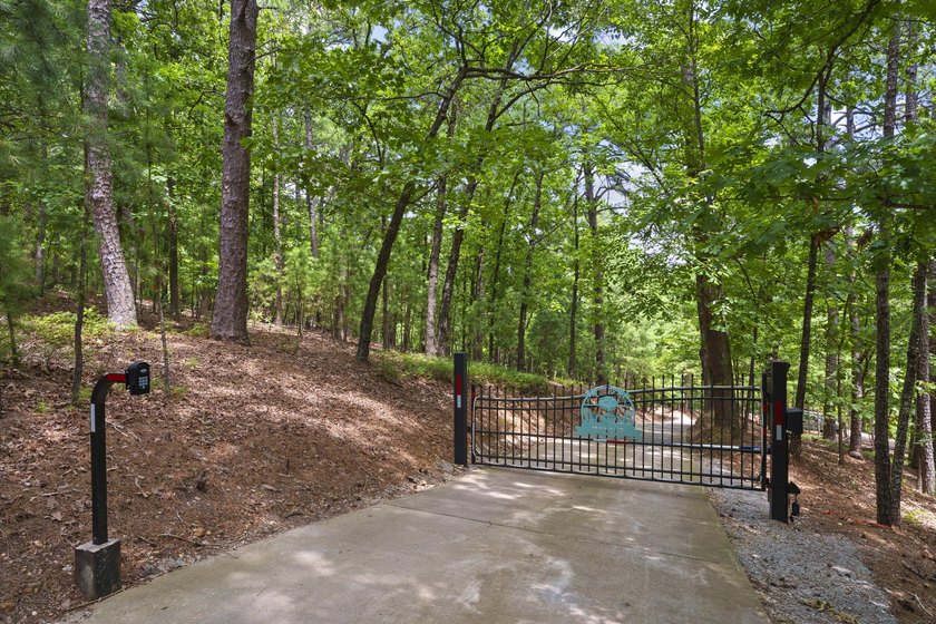 LUXURY WATERFRONT ESTATE Gated Entry, Custom Built Main + Guest - photo 3