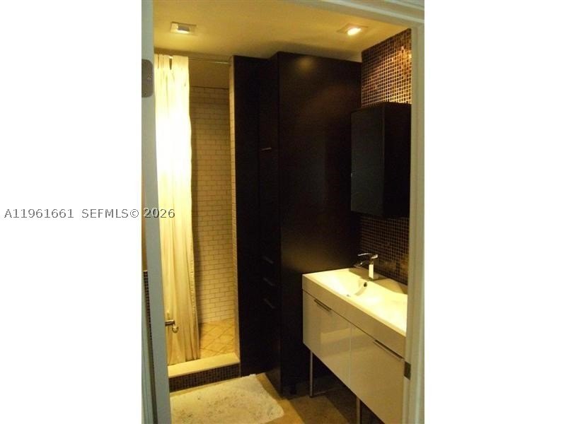 IMPECCABLE UNIT WITH HIGH QUALITY UPGRATED, THIS UNIT HAS A - photo 4
