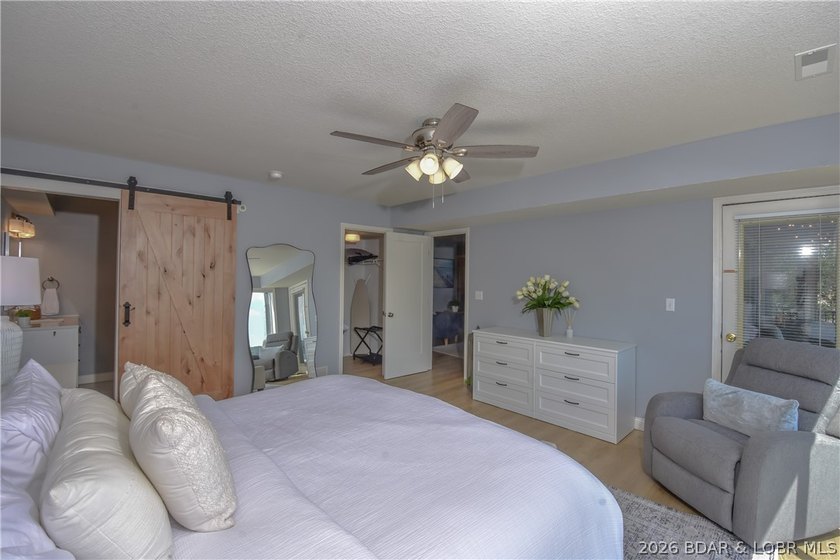 Beautiful condo with very tasteful style and colors! The unit - photo 16