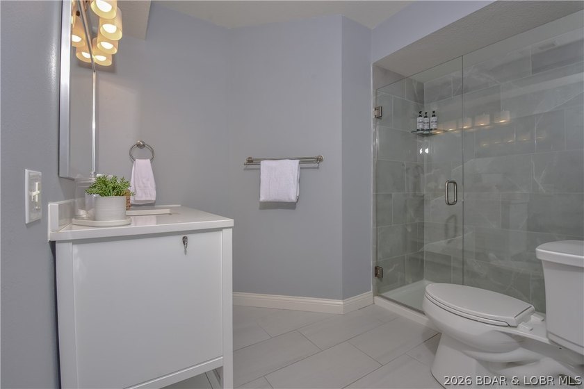 Beautiful condo with very tasteful style and colors! The unit - photo 18