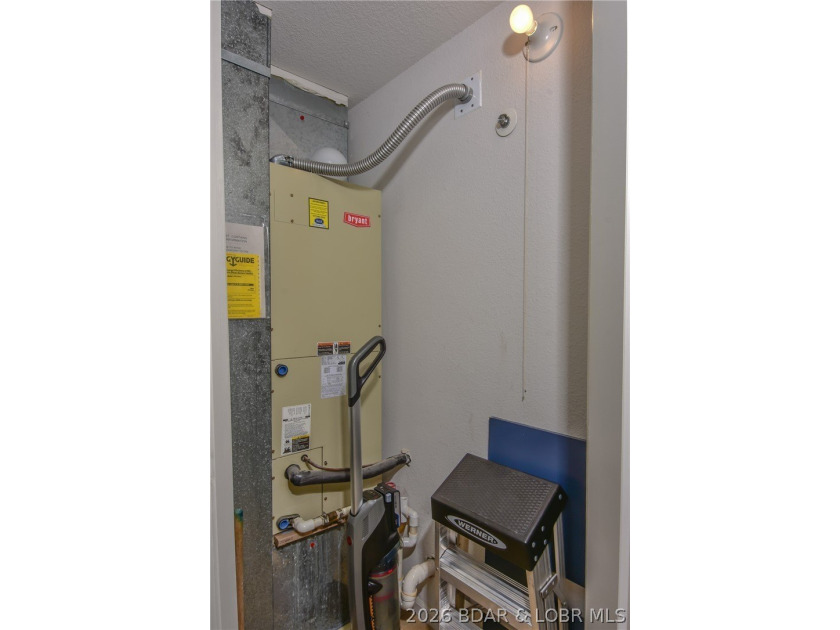 Beautiful condo with very tasteful style and colors! The unit - photo 38
