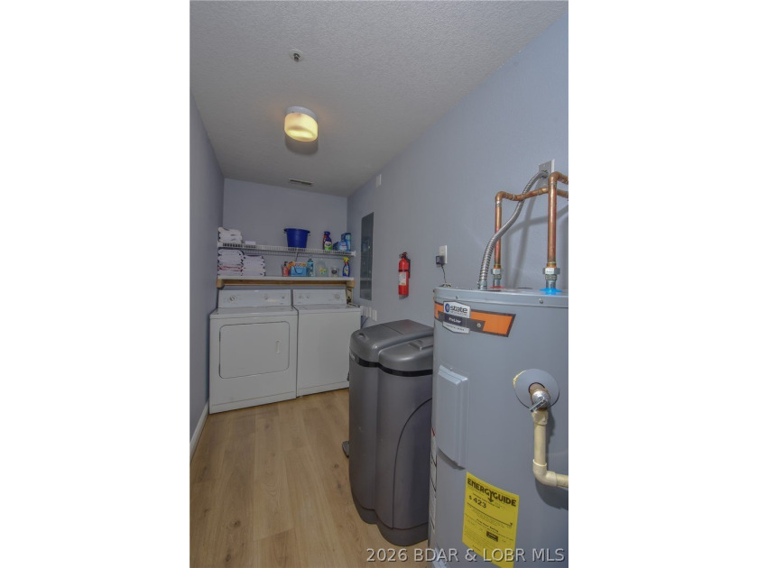 Beautiful condo with very tasteful style and colors! The unit - photo 39