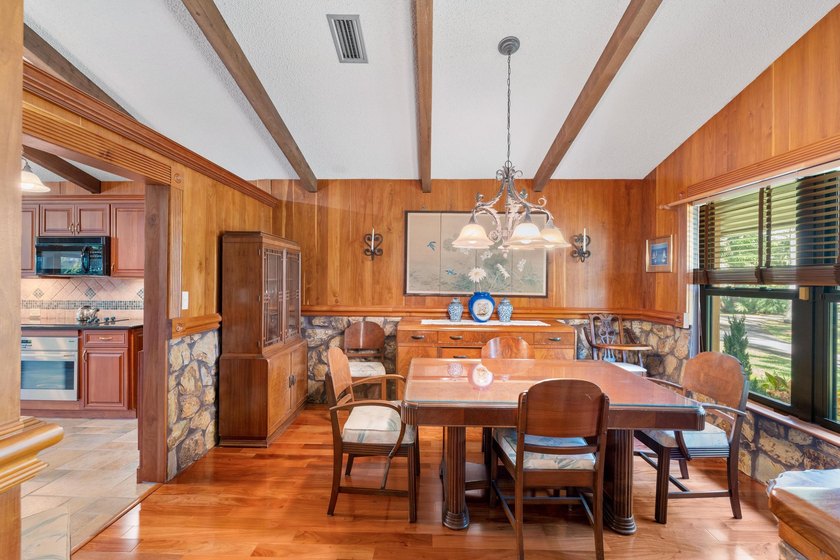 Welcome Home Welcome home to this rustic estate retreat set on 5 - photo 10