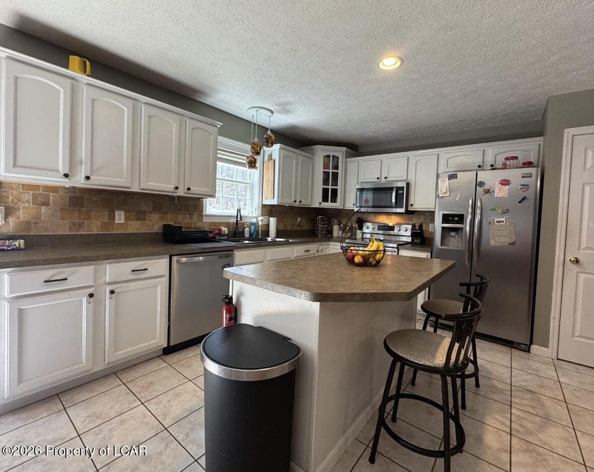 OPEN HOUSE 7/26. Spacious beautiful 4-bedroom, 2.5-bath home - photo 9