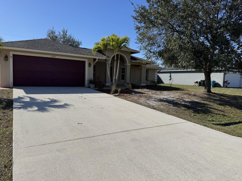 This is a perfect location for a commuter or a family that wants - photo 4