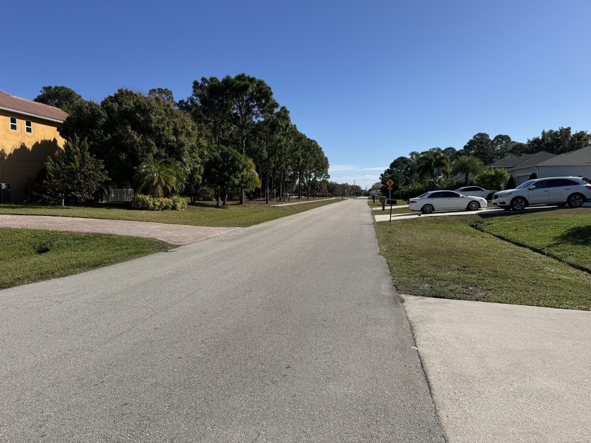 This is a perfect location for a commuter or a family that wants - photo 6