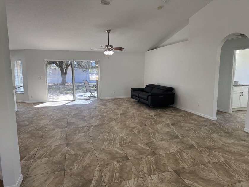 This is a perfect location for a commuter or a family that wants - photo 7