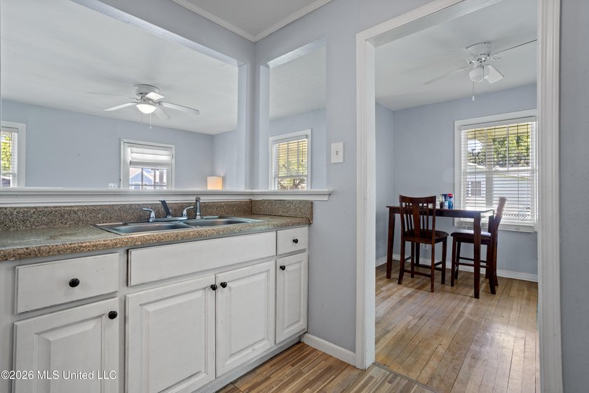 This cute Pascagoula cottage is close to the beach, parks, and - photo 11