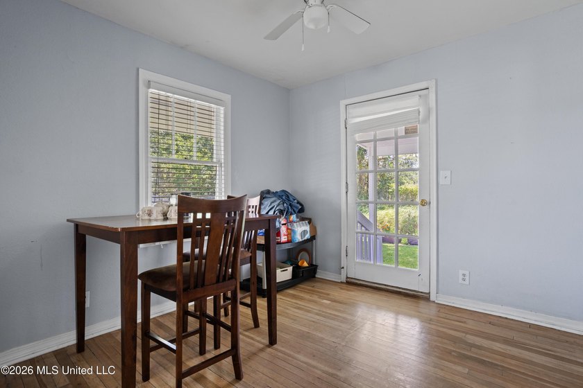 This cute Pascagoula cottage is close to the beach, parks, and - photo 13