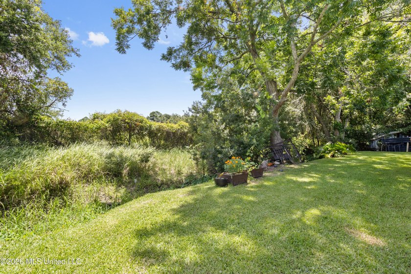 This cute Pascagoula cottage is close to the beach, parks, and - photo 22