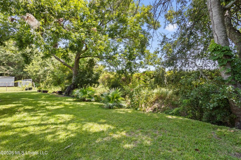 This cute Pascagoula cottage is close to the beach, parks, and - photo 23
