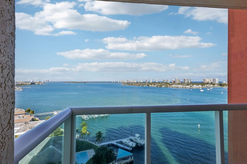 Desirable 14th-floor 3BR/3.5BA residence with expansive ocean - photo 5
