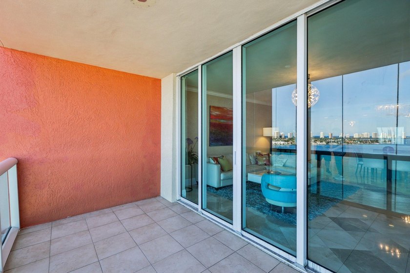 Desirable 14th-floor 3BR/3.5BA residence with expansive ocean - photo 6