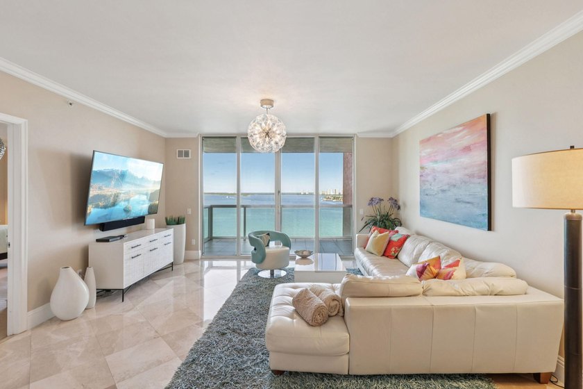 Desirable 14th-floor 3BR/3.5BA residence with expansive ocean - photo 8