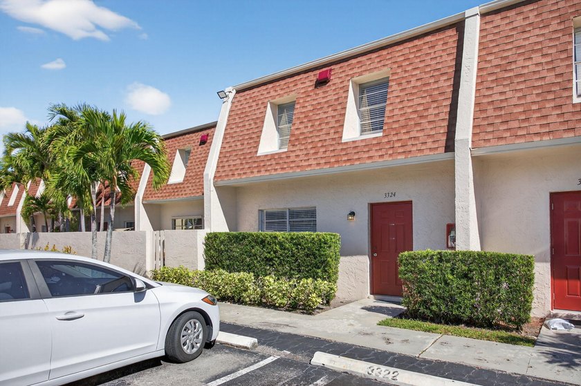 Spacious 4-bedroom, 2.5-bath townhouse ideally located in - photo 2