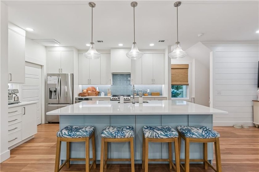 Located in the heart of St. Simons Island's coveted South end - photo 5