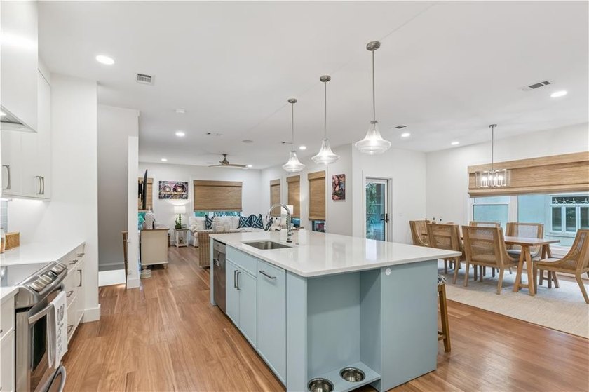 Located in the heart of St. Simons Island's coveted South end - photo 6