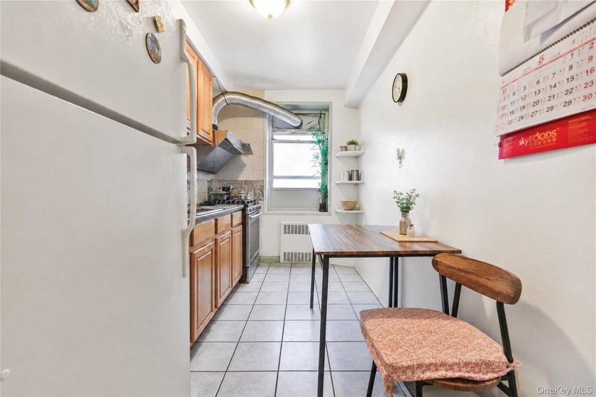 Beautifully renovated top-floor one-bedroom co-op in the heart - photo 13