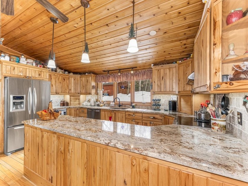 Welcome to the heart of the Northwoods! Beautiful 3bedroom - photo 16