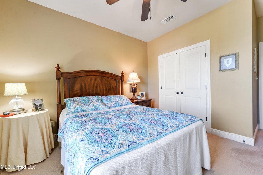 Spectacular home on a highly sought after street in Riverview - photo 21