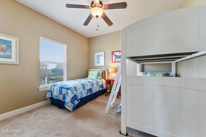 Spectacular home on a highly sought after street in Riverview - photo 22