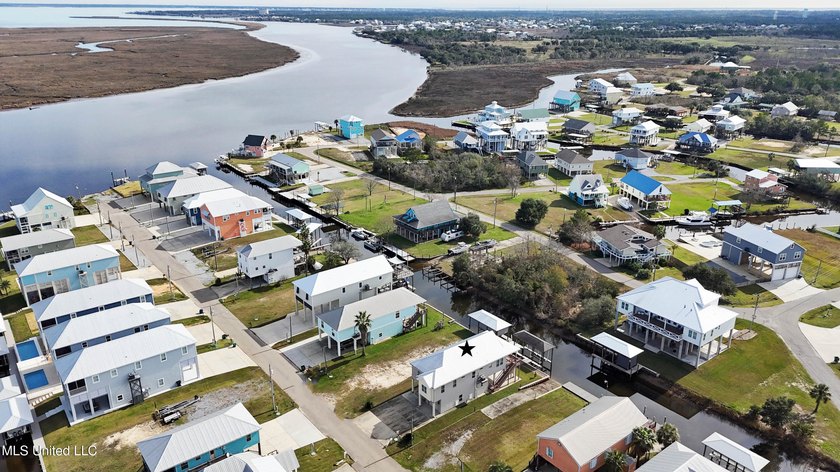 Spectacular home on a highly sought after street in Riverview - photo 35