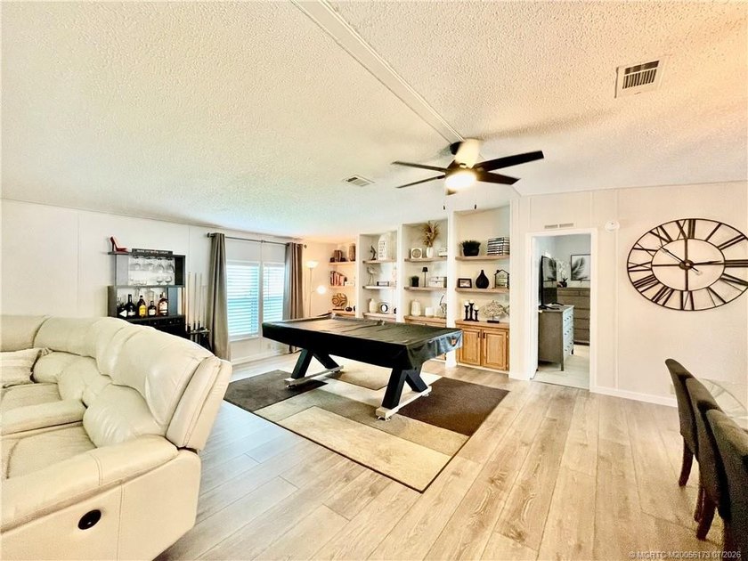 Beautiful RARE 3 BEDROOM home. 1792 SqFt. Gorgeously remodeled! - photo 13