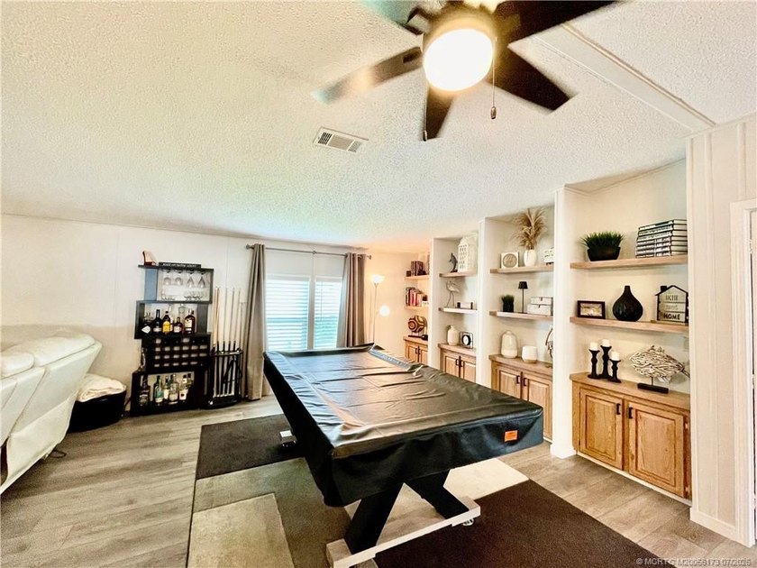 Beautiful RARE 3 BEDROOM home. 1792 SqFt. Gorgeously remodeled! - photo 15